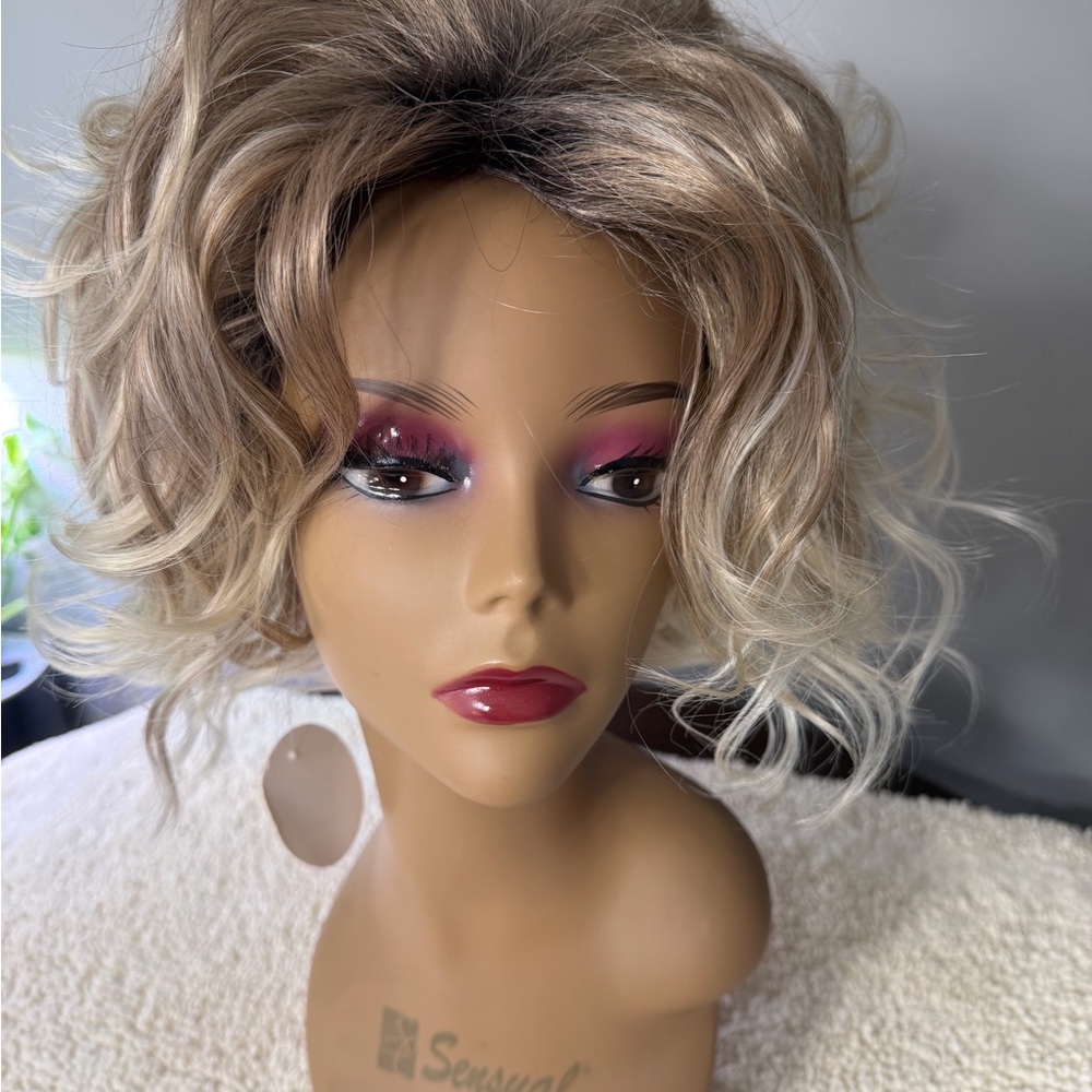 Short Wavy Blonde Ombre Wig with Dark Roots - Feminine Everyday Style
